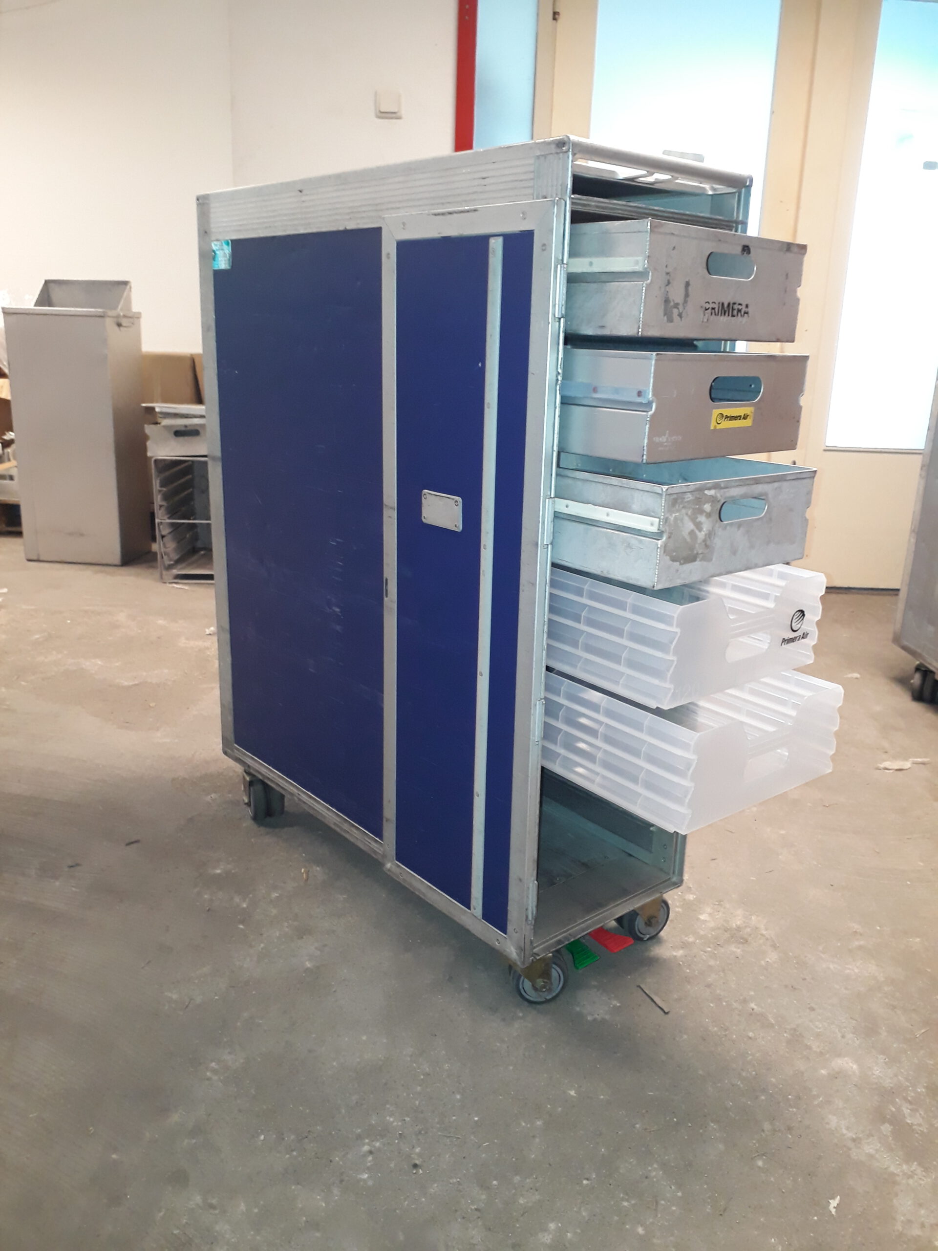 Kuipers Inflight Used Atlas Airline Aircraft Catering Food Trolleys Carts